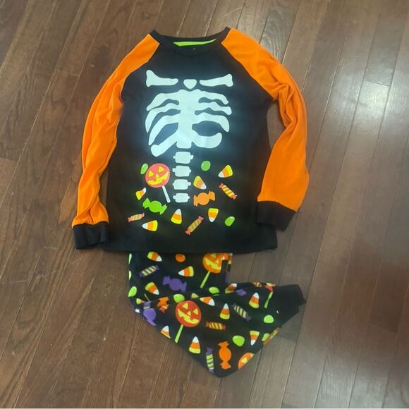 Boys Halloween candy skeleton on pajamas size medium - Picture 1 of 4